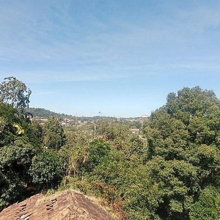 Eshwarkrupa Homestay Madikeri Luaran gambar