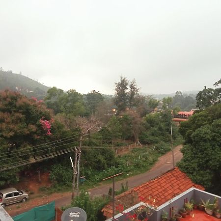 Eshwarkrupa Homestay Madikeri Luaran gambar