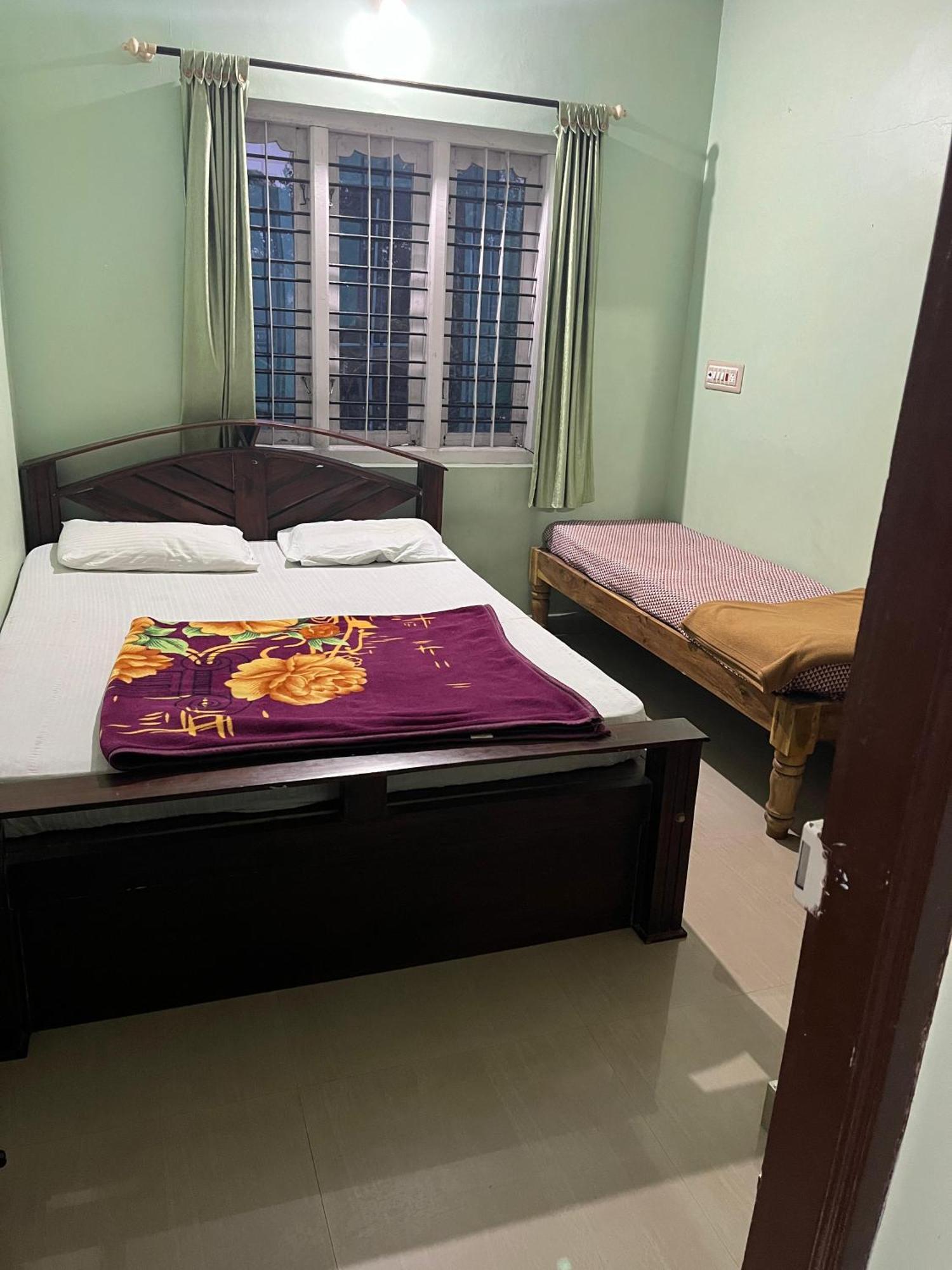 Eshwarkrupa Homestay Madikeri Luaran gambar