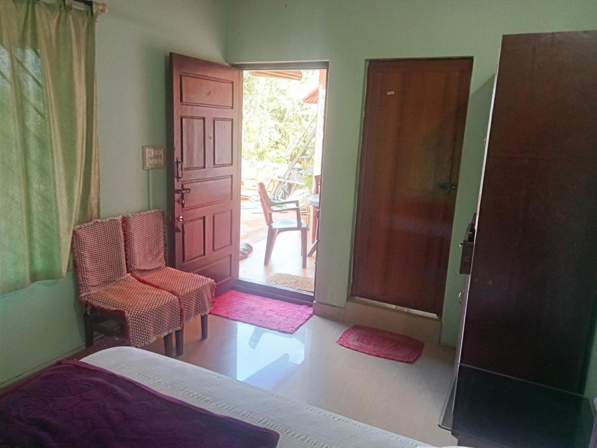 Eshwarkrupa Homestay Madikeri Luaran gambar