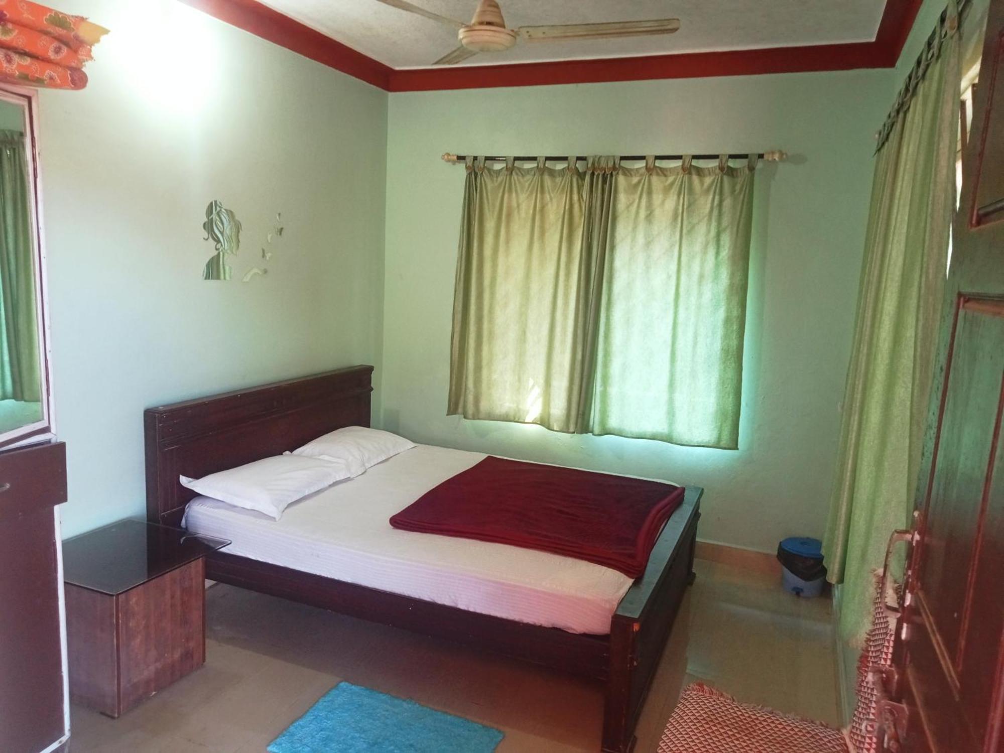 Eshwarkrupa Homestay Madikeri Luaran gambar