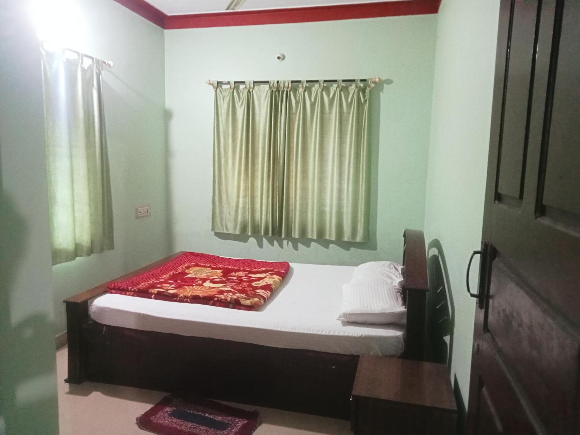 Eshwarkrupa Homestay Madikeri Luaran gambar
