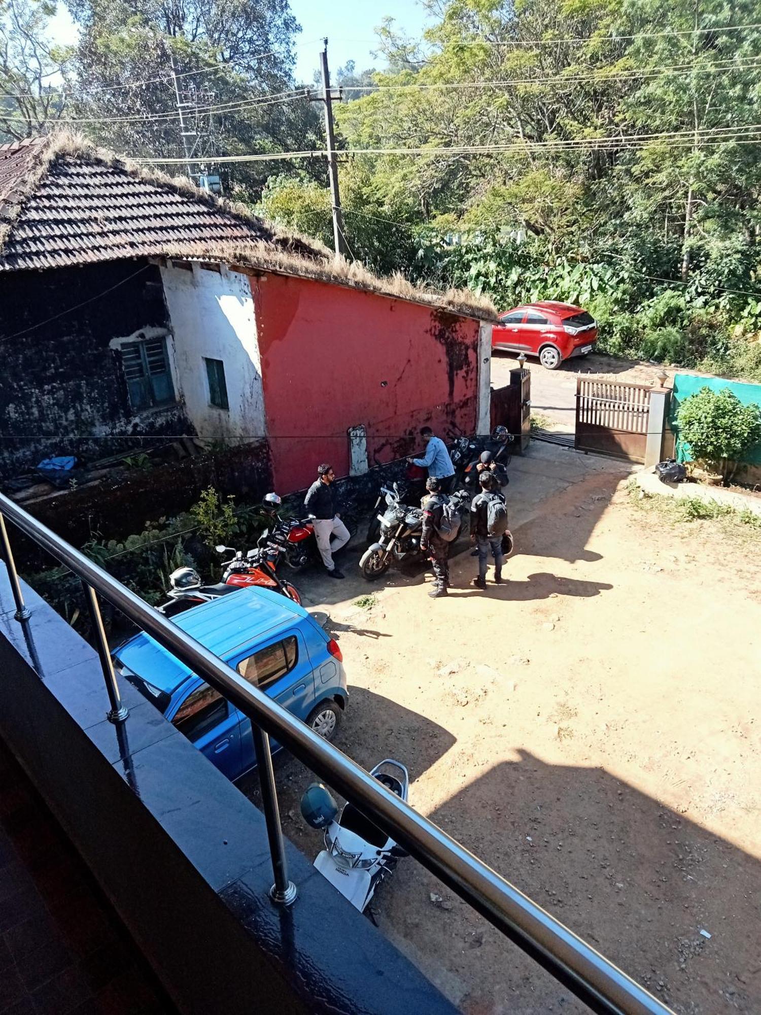 Eshwarkrupa Homestay Madikeri Luaran gambar