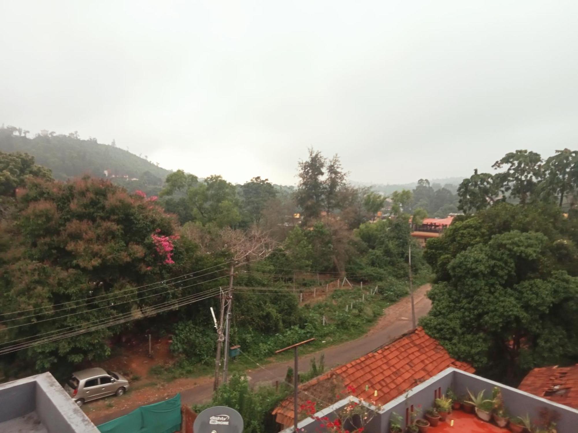 Eshwarkrupa Homestay Madikeri Luaran gambar