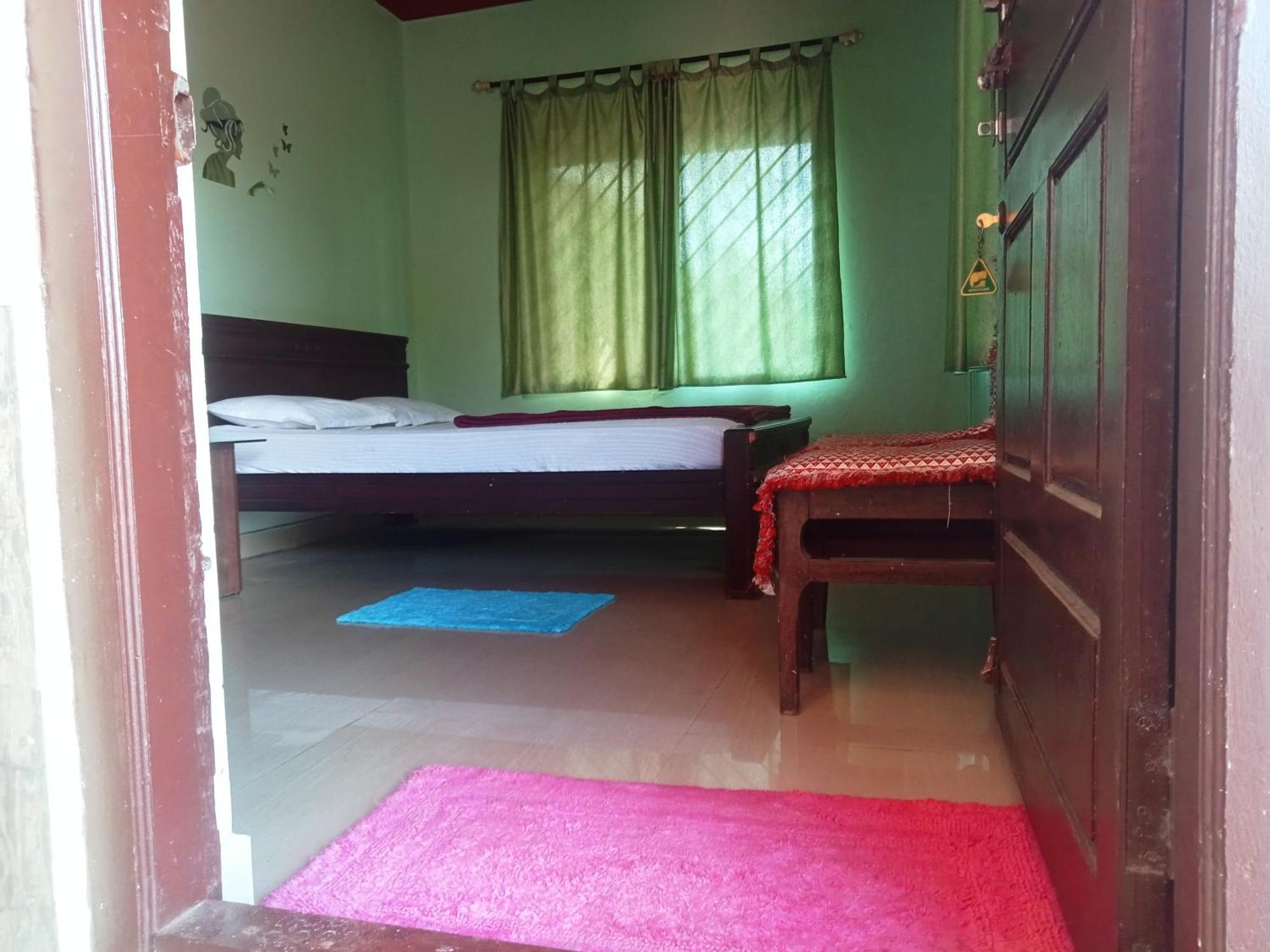 Eshwarkrupa Homestay Madikeri Luaran gambar